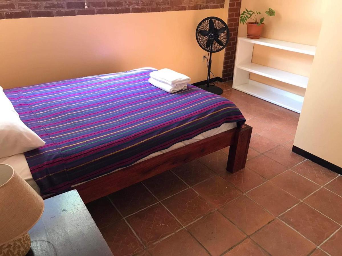 Yellow Belly Backpackers San Ignacio Habitación foto